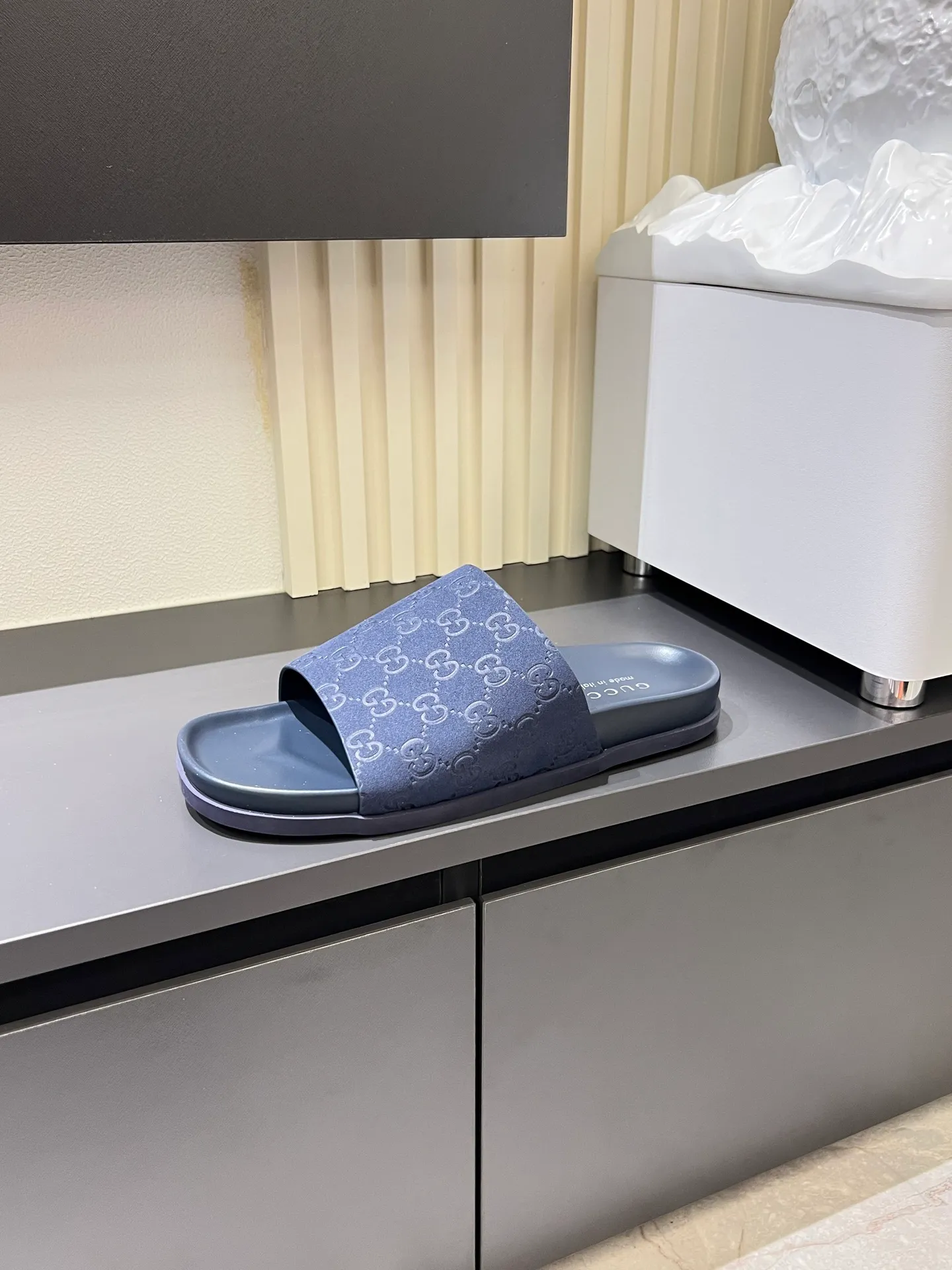 Men's Men's Shoes 💰p320 "GUCC＊" These slippers are made of GG polyester and feature a Gucci label on the front, adding a bold logo feel to the style. "Gucci Made in Italy" stamped label Rubber sole. Size 38-44